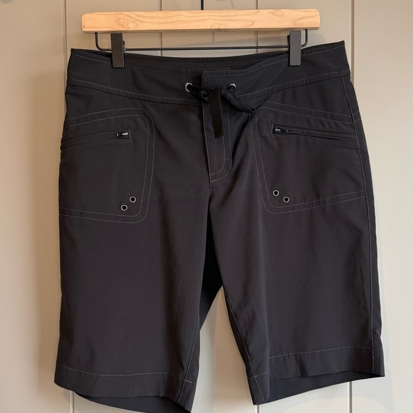 Athleta Kick It Cargo Bermuda Shorts Size 6 Utility Shorts - Picture 1 of 11